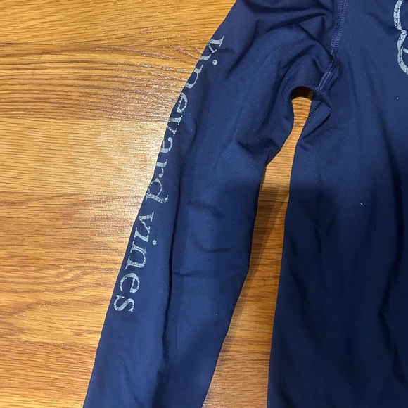 Vineyard vines performance long sleeve size 7 - Picture 3 of 3